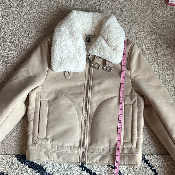 🆕Jacket with Faux Fur Lining, Size 6 - Picture 5 of 8
